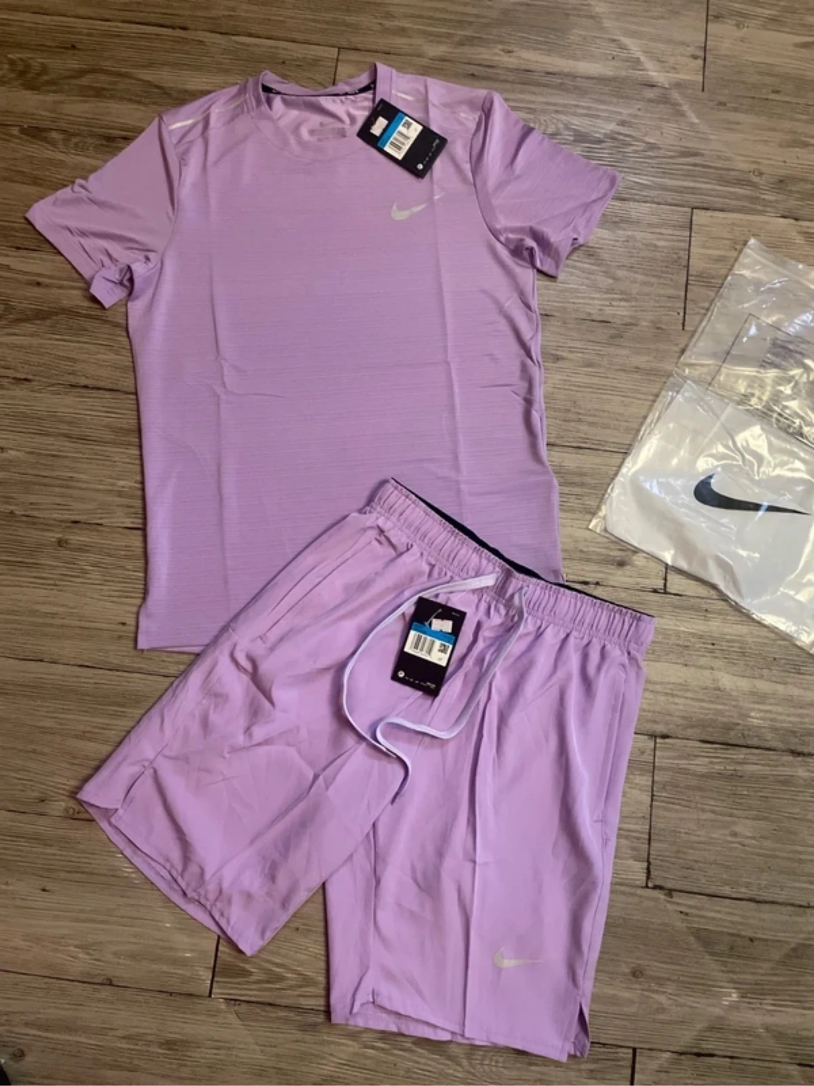 ensemble nike running miller violet (tee shirt + short)